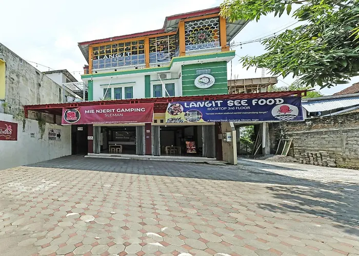 SUPER OYO 90905 Dangau Datuk Guesthouse Ngabean